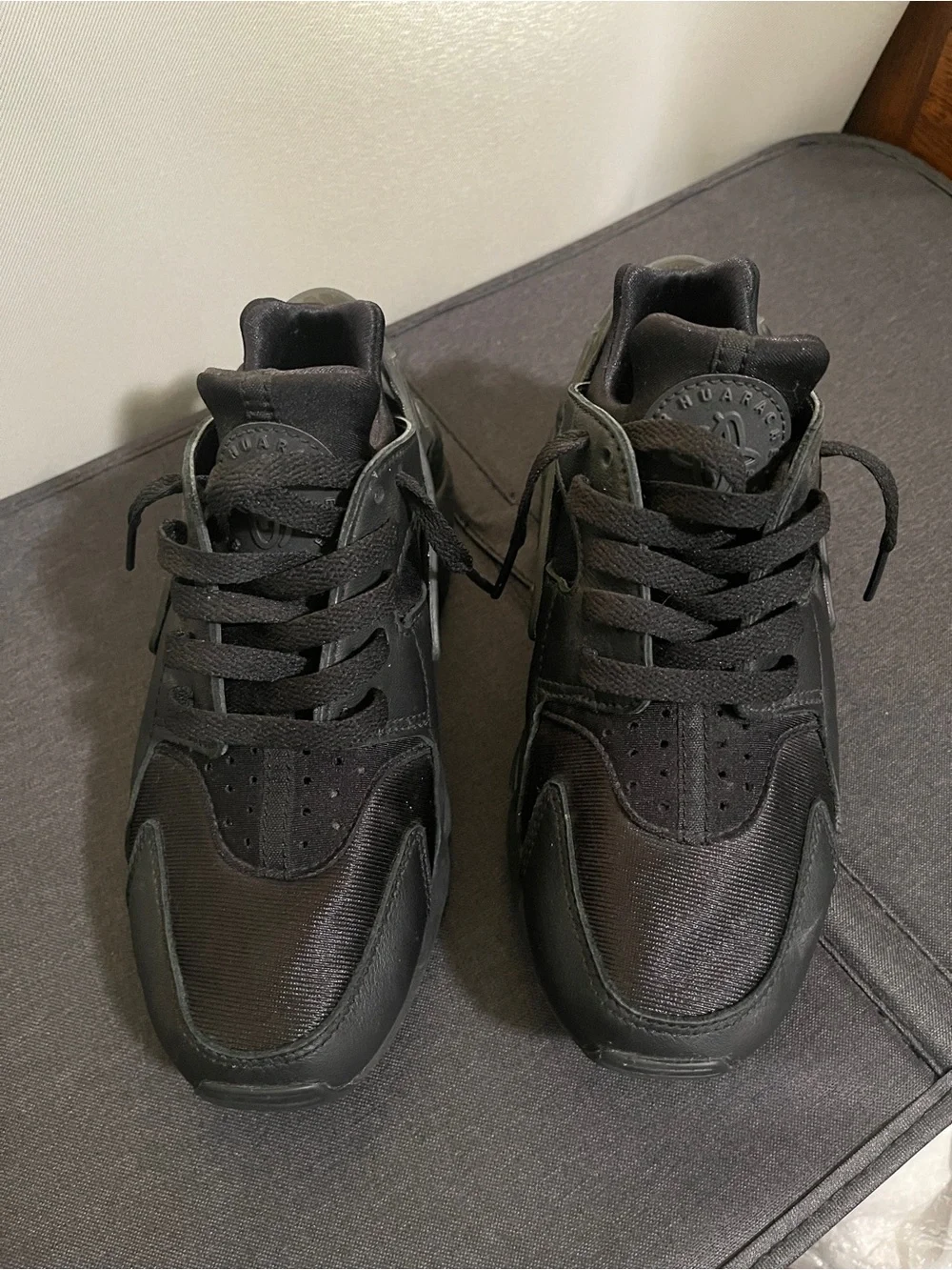 Nike Air Women’s Triple Black Huaraches